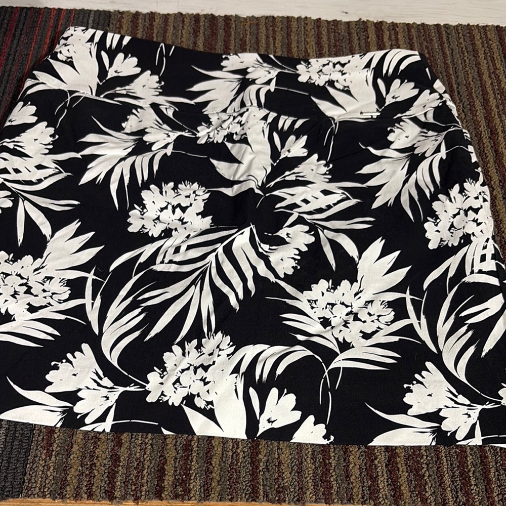 Floral Black and White Skort